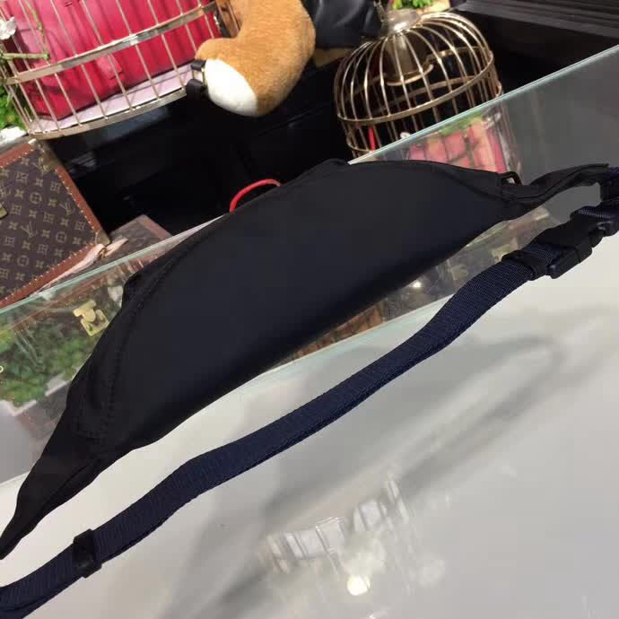 BALENCIAG巴黎世家 專櫃同步更新 帆布胸包腰包 簡約兩用包  BL1255